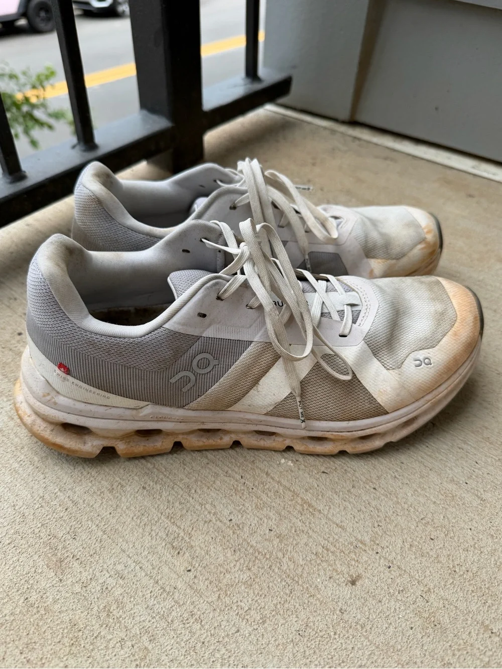 On Clouds Women’s 10 Swiss Engineering Sneakers